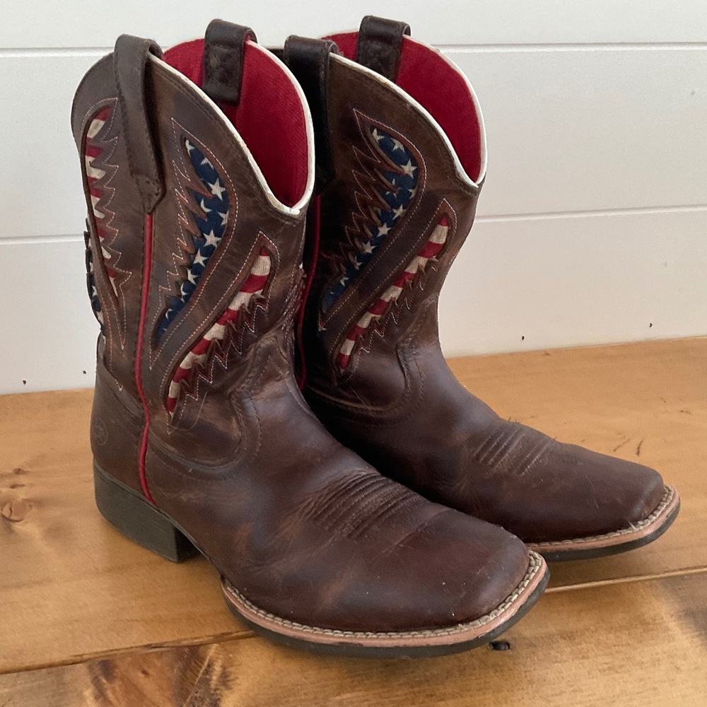 ARIAT KIDS QUICKDRAW VENTTEK RED WHITE AND BLUE COWBOY/GIRL WESTERN BOOTS SIZE 3